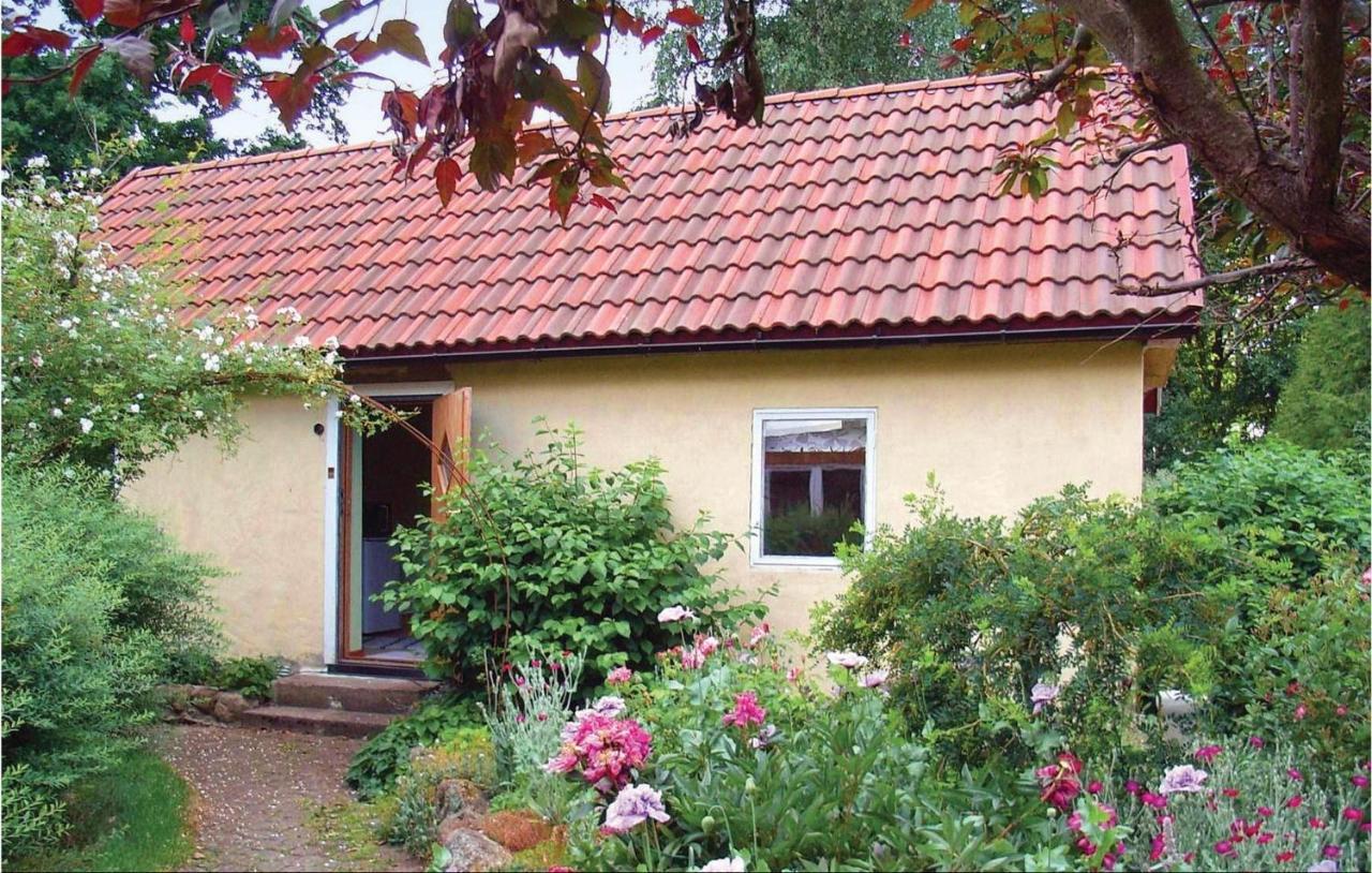 1 Bedroom Beautiful Home In Tomelilla Eksteriør billede